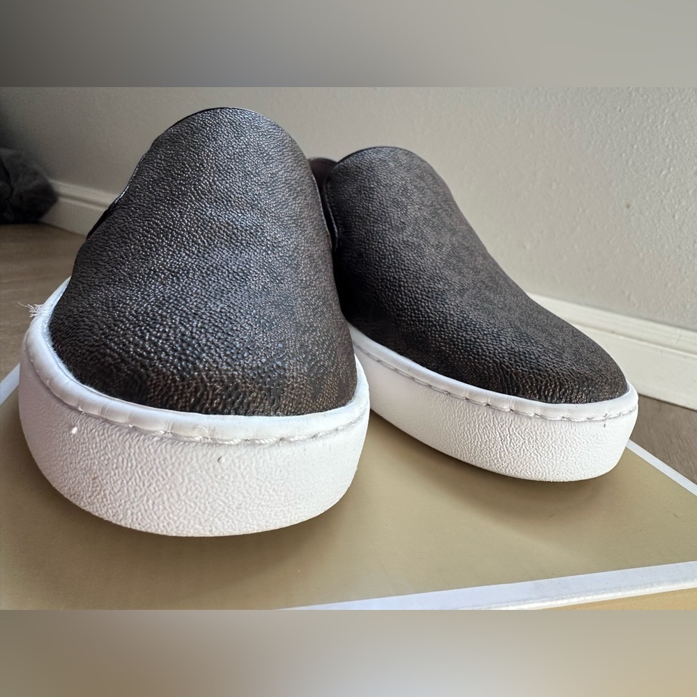 Michael Kors Slip on Shoe Size 7 1/2 in brown MK design